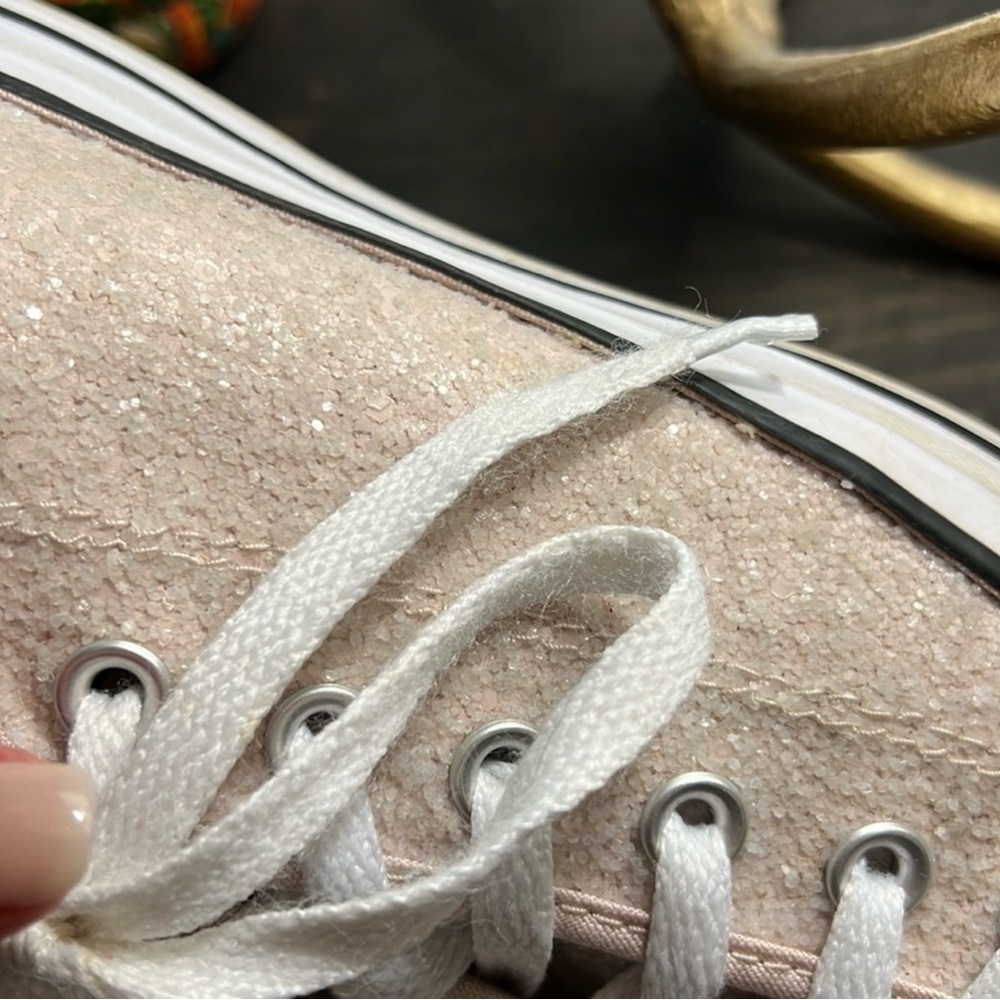 Sparkly Converse. Pretty shoes